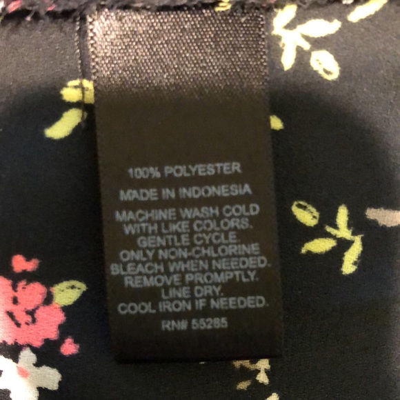 Express Top Sleeveless Split Shirttail Black Floral Medium - Picture 5 of 7